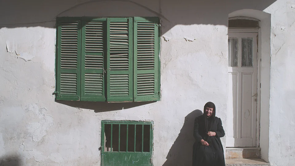 And the alley she whitewashed in light blue