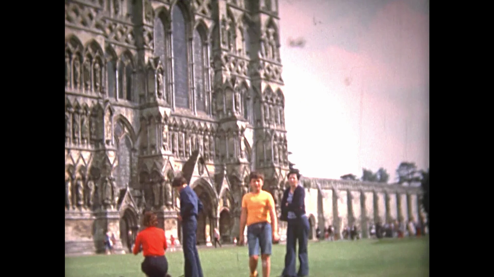 IDU DANI / UPLOADED MEMORIES